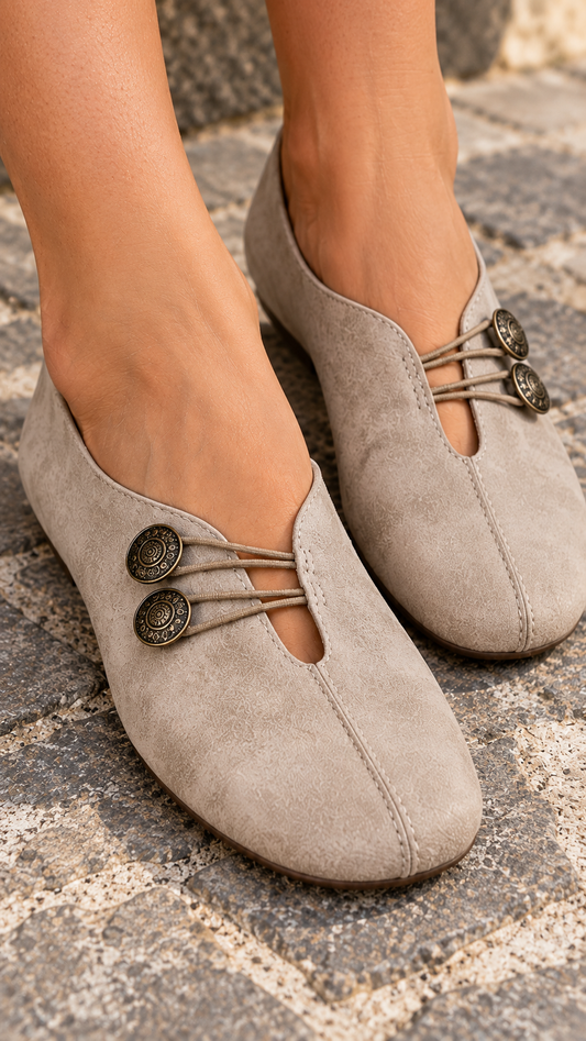 Mocasines Aitana marrón claro en primer plano — Almara Boutique