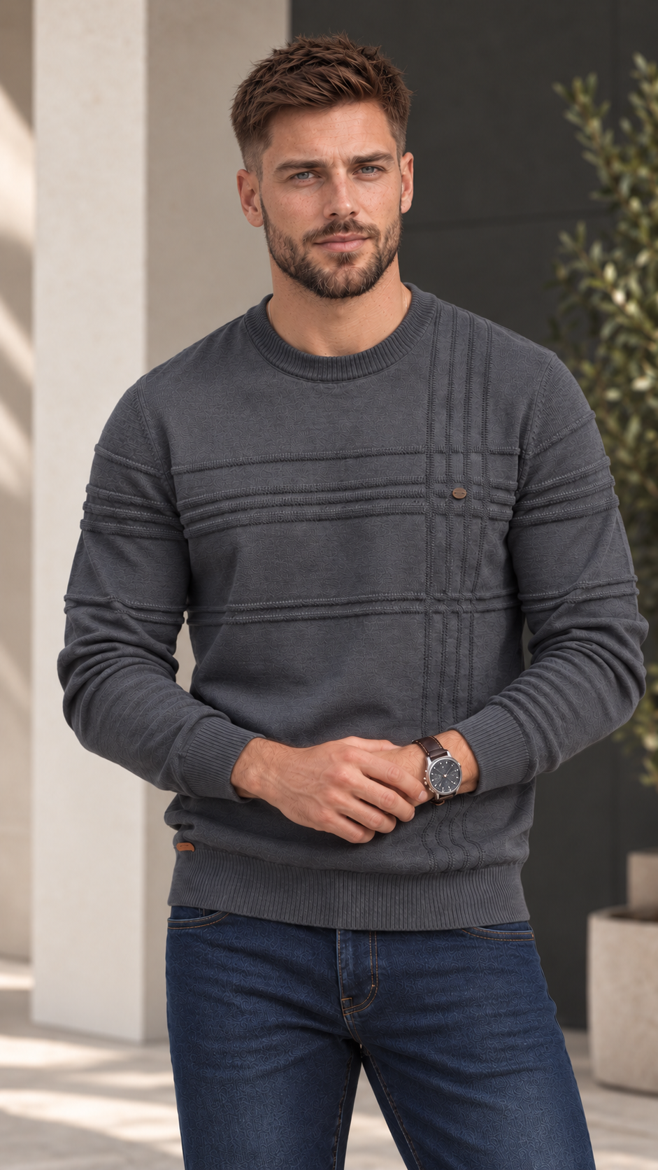 Jersey Adán en Gris oscuro con nuestro modelo