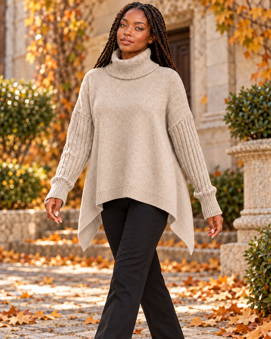 Jersey de cuello alto asimétrico en color beige, modelo Almara en otoño