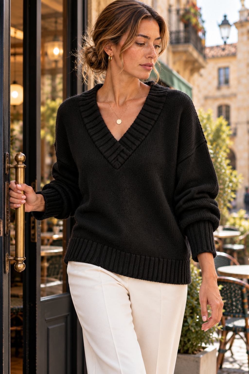 Jersey de punto con cuello de pico en Negro en modelo Almara