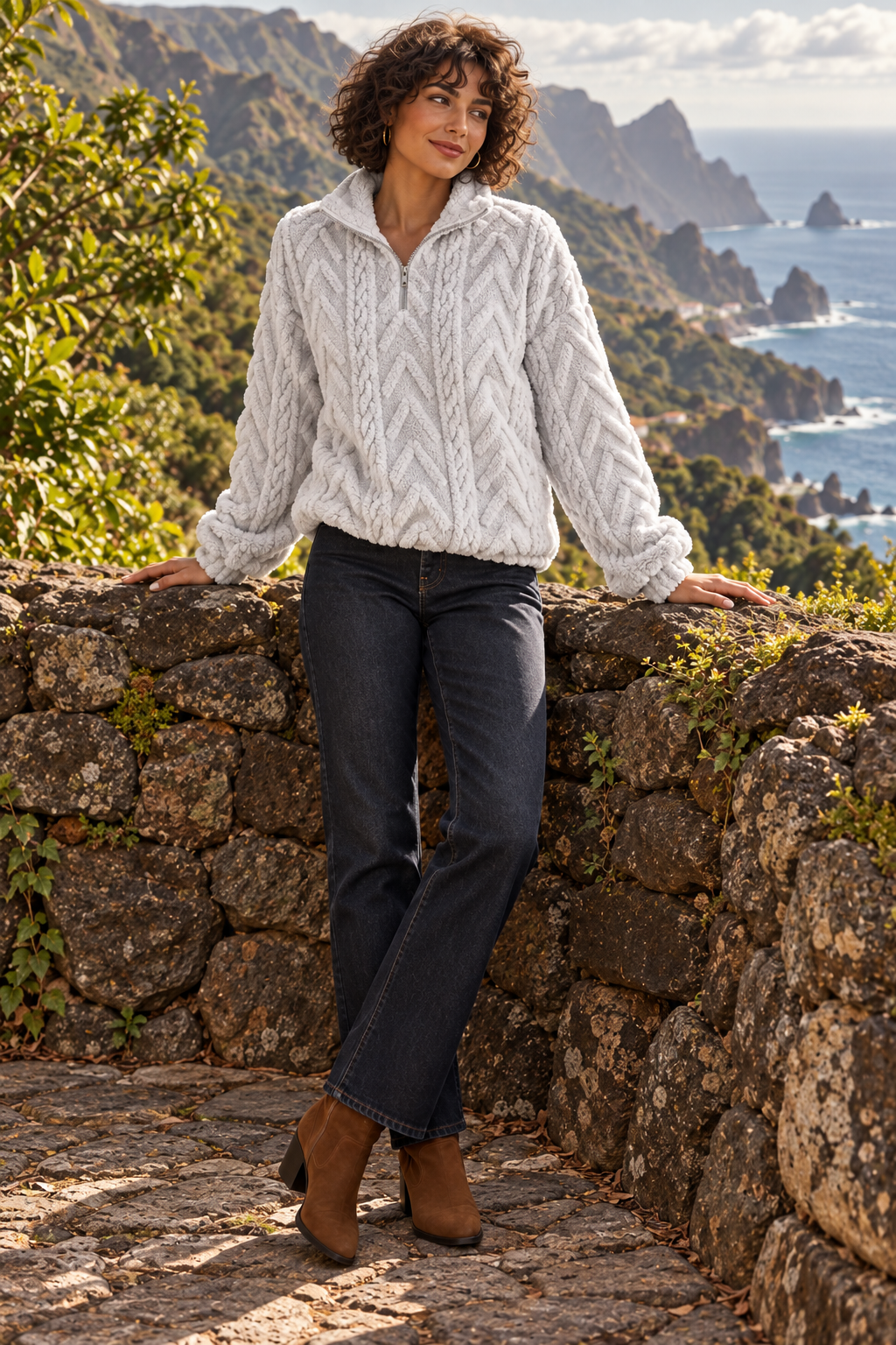 Jersey Leire de relieve con cremallera, color gris claro, modelo morena en Tenerife