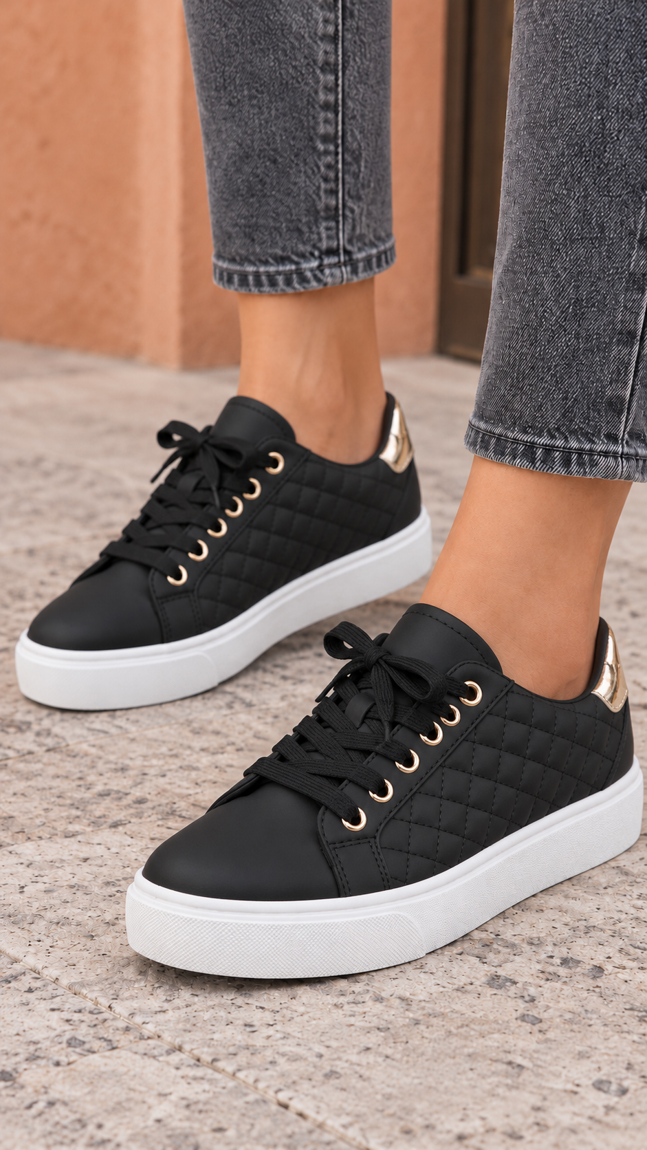 Zapatillas Elena negro · portada