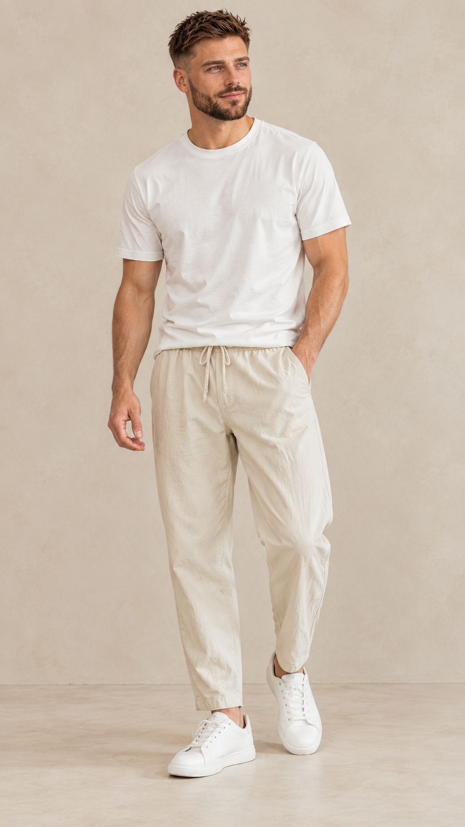 Hugo — pantalón beige con Álvaro — Almara Boutique