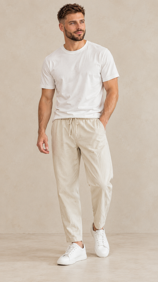 Hugo — pantalón beige con Álvaro — Almara Boutique