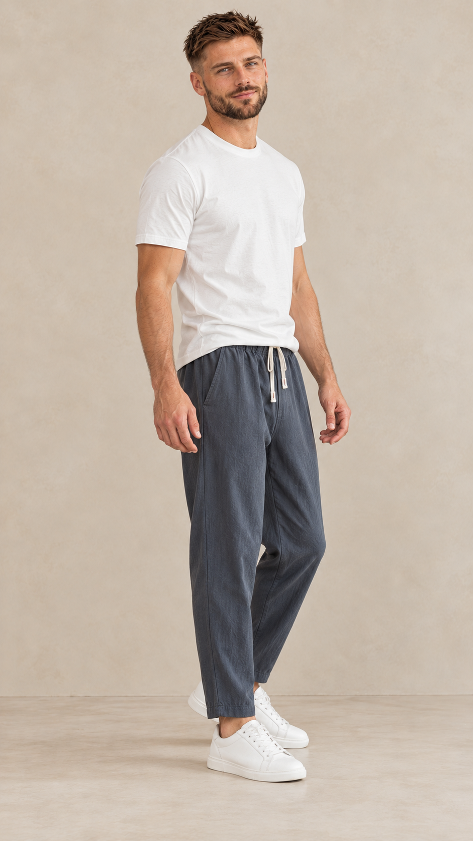 Hugo — pantalón gris con Álvaro — Almara Boutique